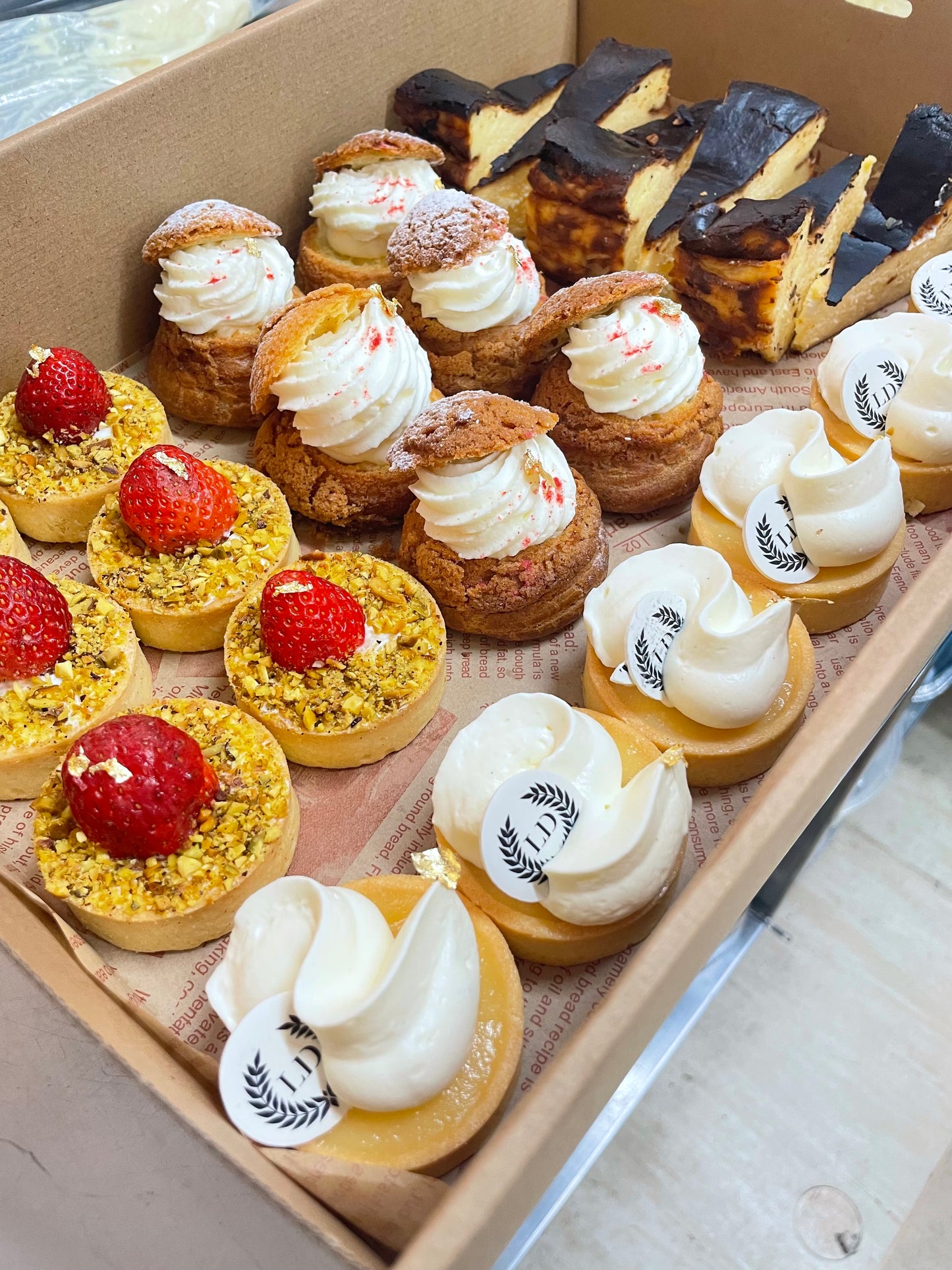 Mini Patisserie Platter (24 pcs)